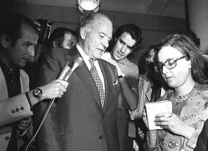 Josep Tarradellas tras su entrevista con Suárez en La Moncloa el 27 de junio de 1977.