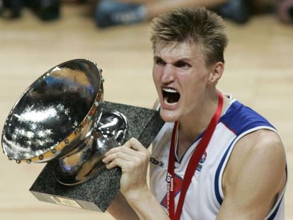 Kirilenko después de ganar el Eurobasket 2007, disputado en Madrid.