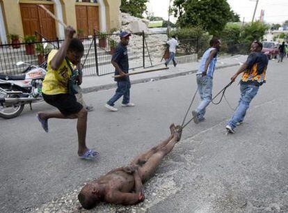 Un hombre acusado de robo es linchado en el barrio capitalino de Petion Ville.