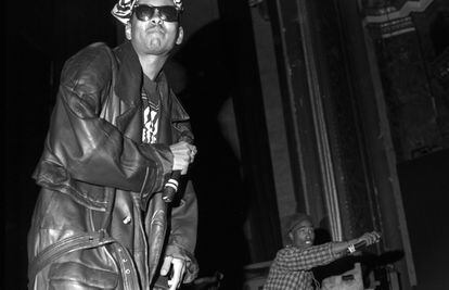 Shock G (también conocido como Humpty Hump) y Tupac Shakur, en una actuación en 1990 en Newark, New Jersey. 