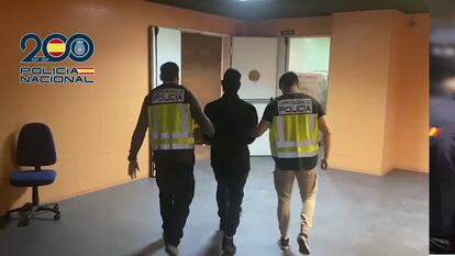 Arresto en Dénia (Alicante) de un presunto sicario reclamado por las autoridades colombianas, en unas imágenes facilitadas por la Policía Nacional.