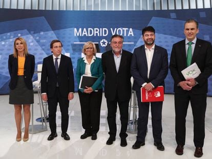 Desde la izquierda, Saavedra (Ciudadanos), Martínez-Almeida (PP), Carmena (Más Madrid), Hernández (PSOE), Sánchez-Mato (Madrid en Pie) y Ortega Smith (Vox), antes del debate.