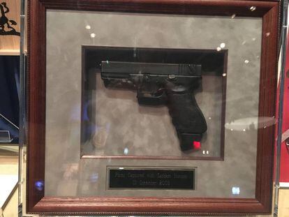 La pistola de Sadam Husein, en el museo de la Biblioteca Bush.
