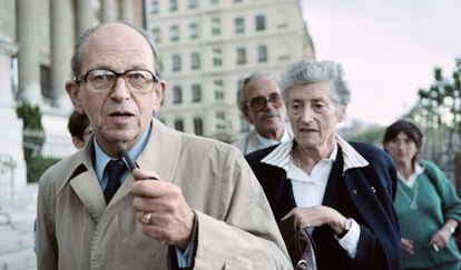 Raymond Aubrac, con su esposa, Lucie, en 1987.