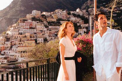 Diane Lane y Raoul Bova en Bajo el sol de la Toscana (2003).
