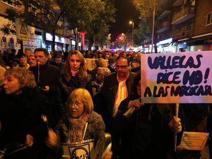 Manifestaci&oacute;n de vecinos de Vallecas para pedir al Ayuntamiento de Madrid que cierre los narcopisos.