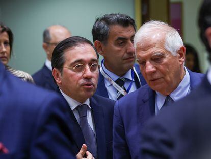 El alto representante de Política Exterior de la UE, Josep Borrell, con el ministro de Asuntos Exteriores José Manuel Albares esta semana en Bruselas