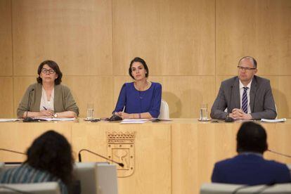 Rita Maestre (en el centro), en la rueda de prensa de esta ma&ntilde;ana tras la Junta de Gobierno.