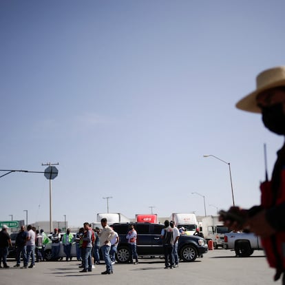 Truckers returning from the United States wait near their trailers while stranded at a protest, by Mexican truck drivers blocking the Zaragoza-Ysleta International Bridge connecting the city of Ciudad Juarez to El Paso, Texas, against truck inspections imposed by Texas Governor Greg Abbott, in Ciudad Juarez, Mexico April 11, 2022. REUTERS/Jose Luis Gonzalez