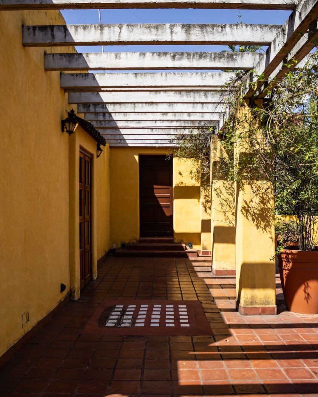 Uno de los patios de la Casa Efraín González Luna, del arquitecto mexicano Luis Barragán, en la ciudad de Guadalajara.