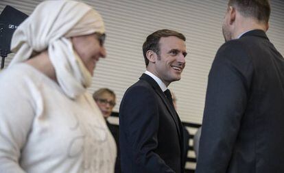 El presidente francés, Emmanuel Macron, en un encuentro con asociaciones en Mulhouse para hablar del islam político.