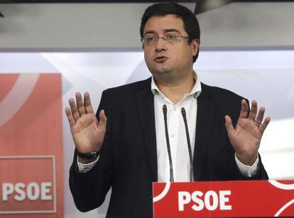 El secretario de Organización del PSOE, Óscar López, durante la rueda de prensa posterior a la reunión de la ejecutiva permanente.