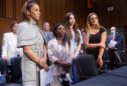 Las gimnastas, Aly Raisman, Simone Biles, McKayla Maroney y Maggie Nichols, ante el Senado.