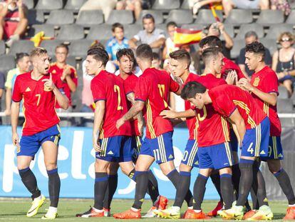 La sub-21 celebra uno de los goles.