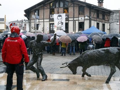 Un momento del homenaje que recibió en su ciudad natal el exrecluso de ETA Zunbeltz Larrea al ser puesto en libertad tras 15 años en la cárcel.