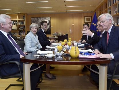 Reuni&oacute;n de las delegaciones de Reino Unido y Bruselas. 