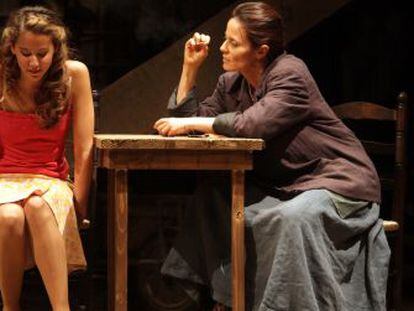Irene Escolar y Aitana Sánchez-Gijón en 'La Chunga'.