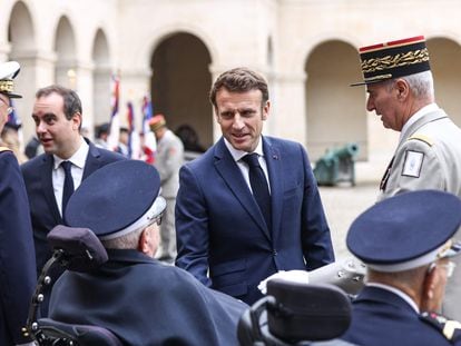 El presidente de Francia, Emmanuel Macron, durante un homenaje a los veteranos de la guerra de Argelia, el 18 de octubre en París.