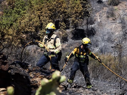 Incendio en el pueblo de Colera (Girona). G.battista