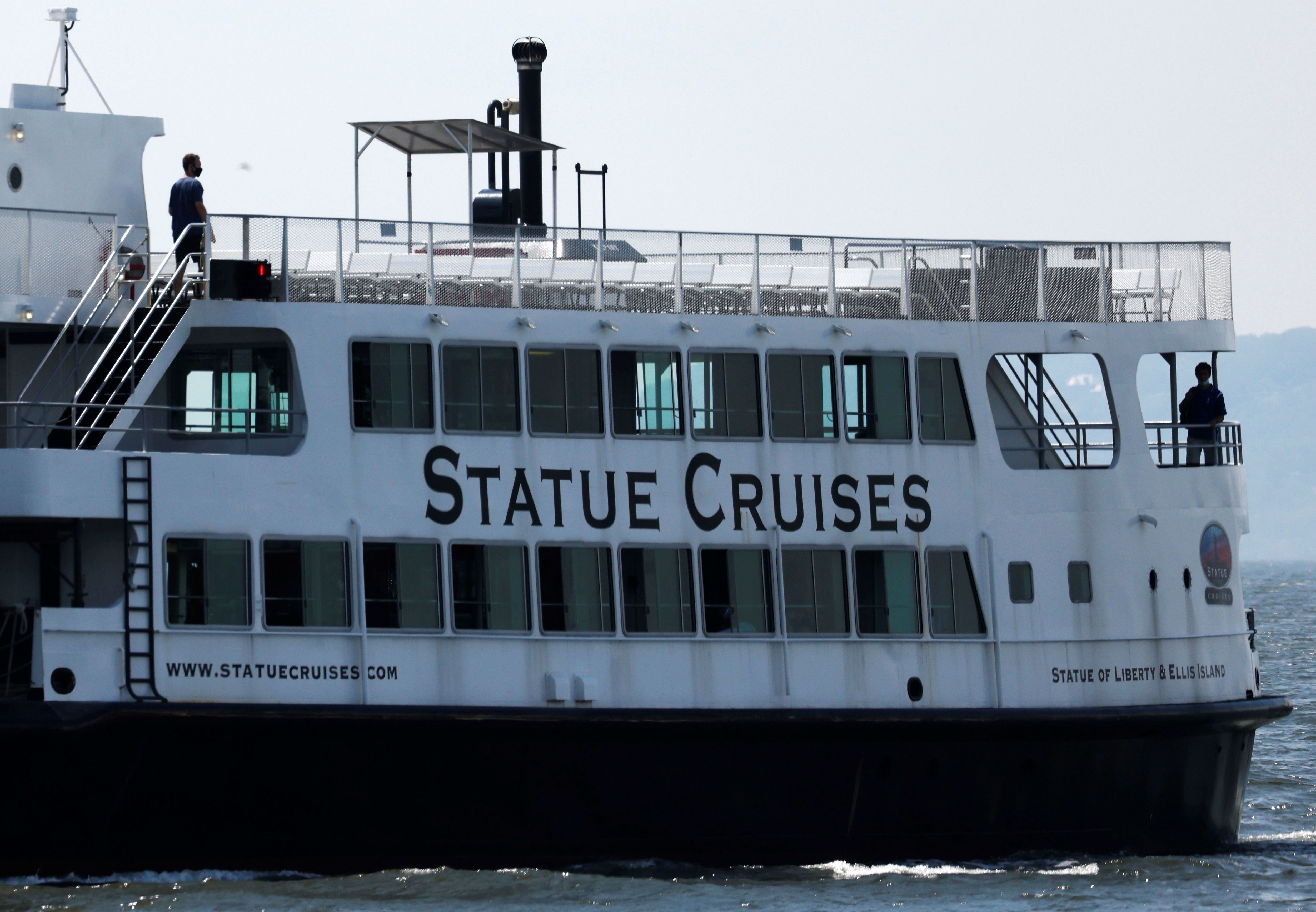 Un ferry vuelve el pasado martes a Manhattan desde la Estatua de la Libertad sin apenas turistas.