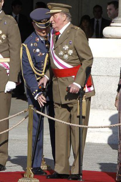 El Rey, con muletas, en la Pascua Militar de 2013.