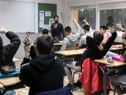 Debate en una clase de 4º de ESO en la escuela La Gavina (Valencia).