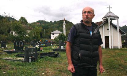 Anis Kosovac, el pasado octubre en el cementerio serbobosnio de Konjic.
