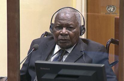 Félicien Kabuga, acusado de genocida en Ruanda, en La Haya en una imagen difundida el 29 de septiembre por el Mecanismo Residual Internacional de los Tribunales Penales.