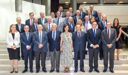 Miembros del patronato de la Fundación CYD que preside Ana Botín en la reunión del lunes, a la que asistió el expresidente del Gobierno Felipe González.