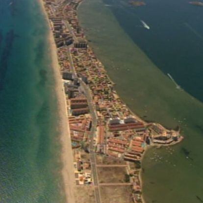 Imágenes aéreas de los excesos urbanísticos del Mar Menor