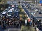 UNA DOCENA DE CARRETERAS DE CATALUÑA CORTADAS POR LA ACCIÓN DE PIQUETES