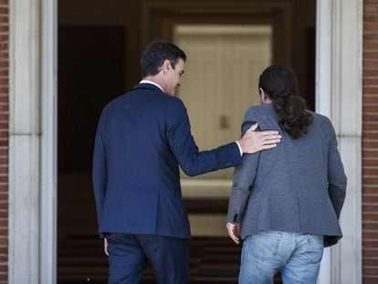 Pedro Sanchez recibe en el Palacio de La Moncloa al lider de Unidas Podemos, Pablo Iglesias, en una imagen de archivo.