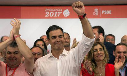 Pedro Sánchez celebra su victoria en las primarias del PSOE.