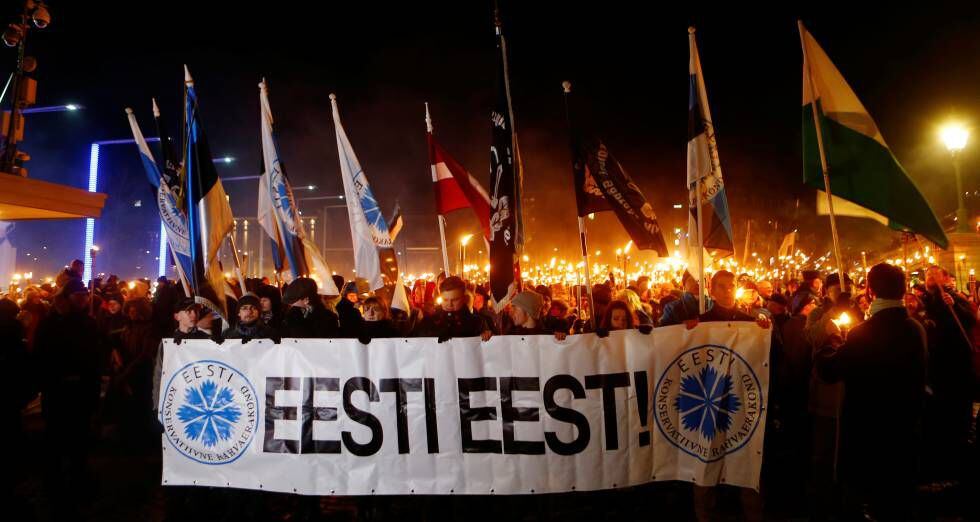 Participantes en una manifestación organizada por el partido EKRE, de extrema derecha, en Tallin el 24 de febrero pasado.