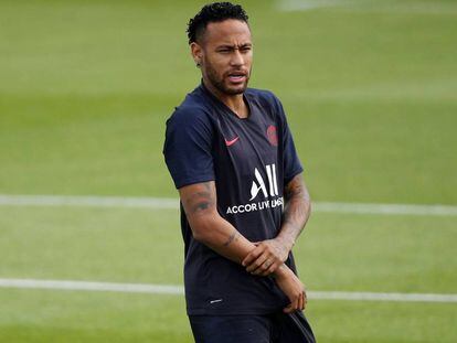 Neymar, durante un entrenamiento con el PSG.