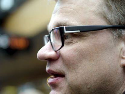 El l&iacute;der centrista Juha Sipila campaigns, este s&aacute;bado en Espoo. 