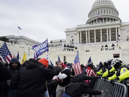 El asalto de partidarios de Trump al Congreso de EE UU provoca el caos en Washington