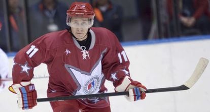 Vladímir Putin, en un partido de hockey hielo en Sochi.