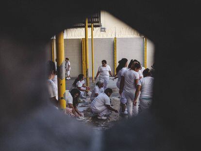 Días eternos en una cárcel de mujeres de El Salvador