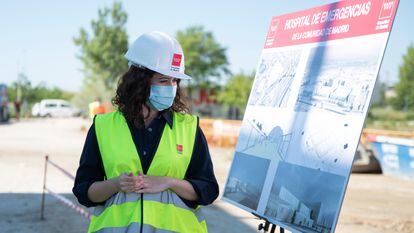 Isabel Díaz Ayuso en la visita a construcción del nuevo hospital de Emergencias.