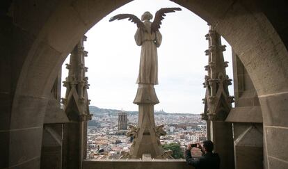 Vista de Barcelona des de la base del cimbori de la catedral.