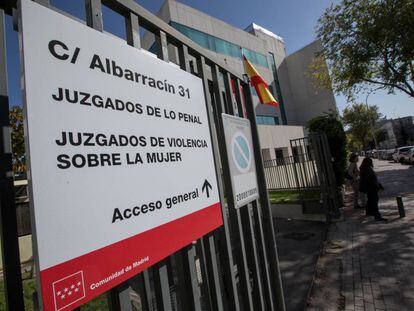 Juzgados de Violencia Sobre la Mujer, en la calle de Albarracín (San Blas).