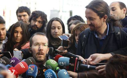 Echenique y Pablo Iglesias, a su llegada a la reunión.