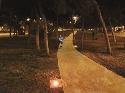 Simulación del carril con la iluminación nocturna.