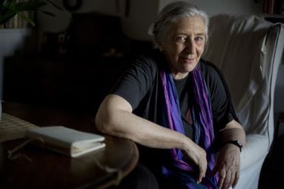 La poeta Clara Janés, en su casa en Madrid.