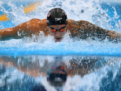 El nadador estadounidense Caeleb Dressel, en la prueba de 100 metros mariposa masculina del Centro Acuático de Tokio.