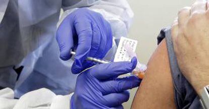 La vacuna de Moderna genera respuesta inmune en primeras pruebas en EE UU