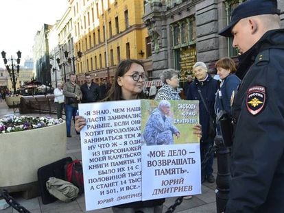 Yelena Grigórieva en una manifestación en San Petersburgo, en una imagen de Facebook.