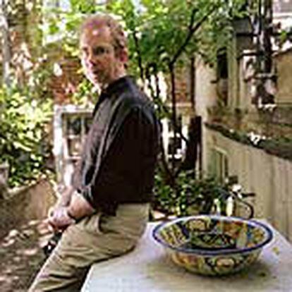 El escritor Peter Carey, en su casa en Nueva York.
