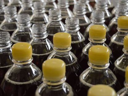 Botellas de refrescos con alto contenido en azúcar